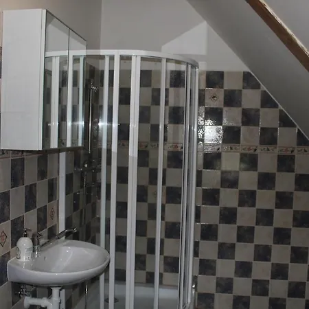 Statek-hofje Nyaraló