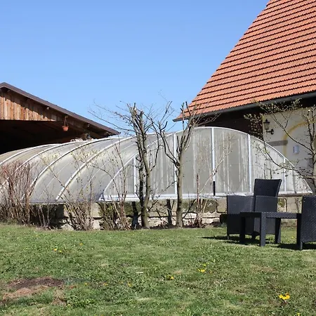 Statek-hofje Nyaraló